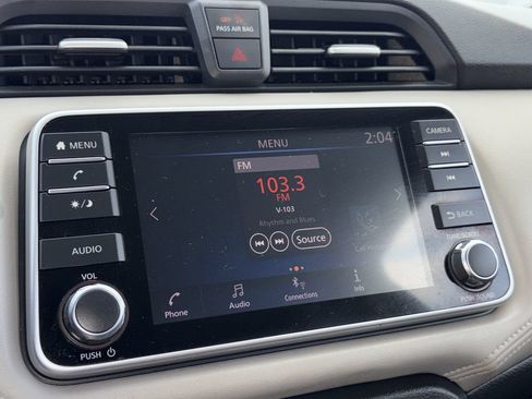 Used 2020 Nissan Versa SV FWD image 2