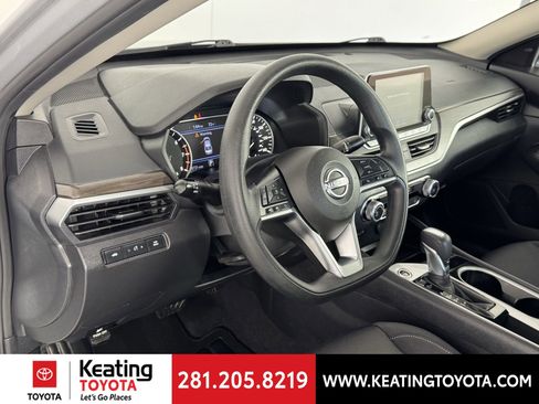 Used 2024 Nissan Altima 2.5 SV image 13