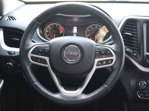 Used 2017 Jeep Cherokee Trailhawk AWD/4WD image 18