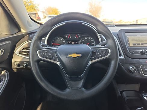 Used 2018 Chevrolet Malibu LS image 21