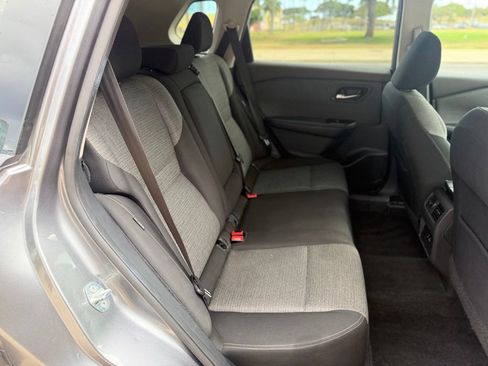 Used 2022 Nissan Rogue SV FWD image 15