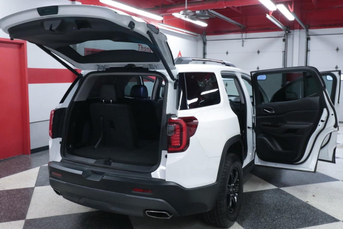 Used 2023 GMC Acadia AT4 w/ Technology Package AWD/4WD image 29