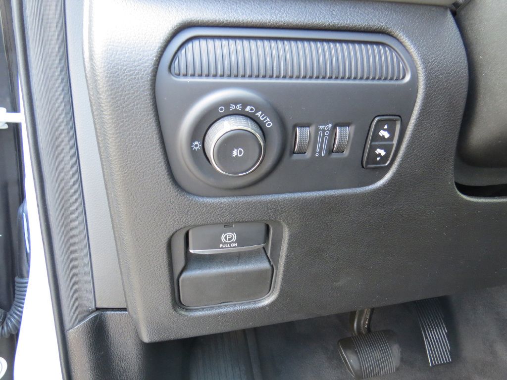 Used 2024 Jeep Wagoneer Series II w/ Flexible Seating Group RWD image 20