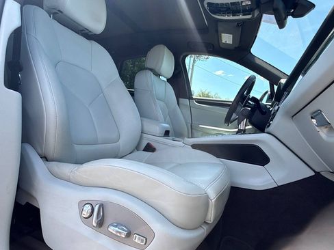 Used 2020 Porsche Macan S AWD/4WD image 18