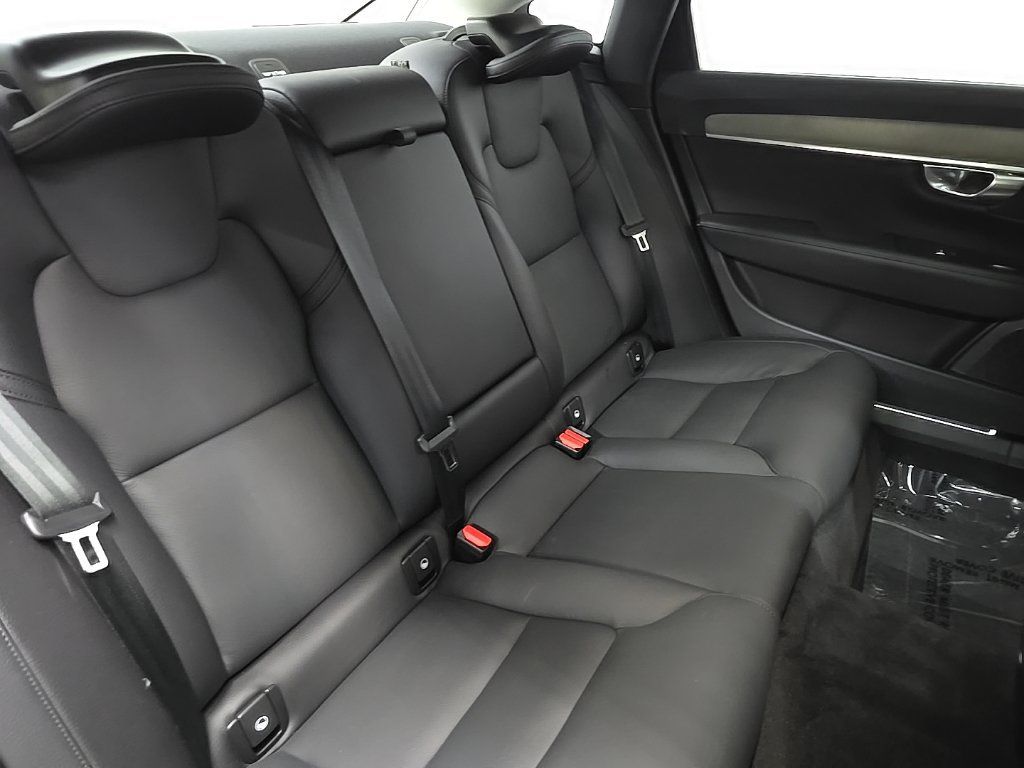 Used 2025 Volvo S90 B6 Plus AWD/4WD image 17