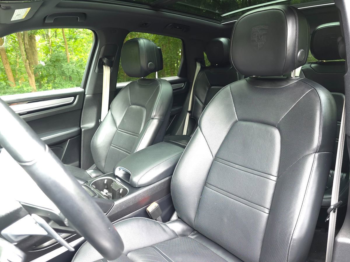 Used 2023 Porsche Cayenne Platinum Edition AWD/4WD image 13