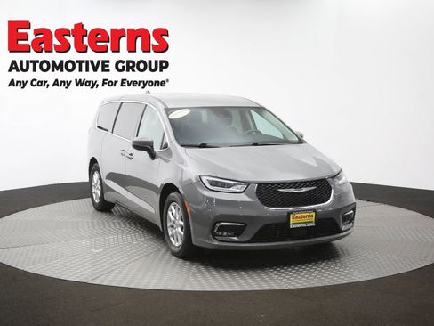 Used 2023 Chrysler Pacifica Touring-L FWD image 51