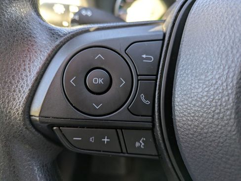 Used 2022 Toyota RAV4 XLE image 25