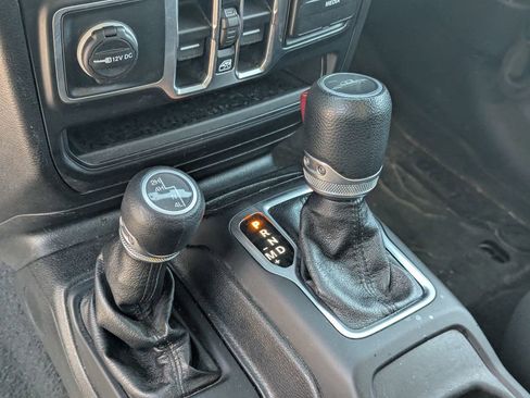 Used 2020 Jeep Gladiator Sport w/ Quick Order Package 24S AWD/4WD image 16