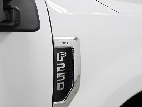 Used 2021 Ford F250 XL w/ Power Equipment Group image 27