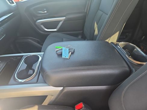 Used 2018 Nissan Titan SV w/ SV Convenience Package image 40