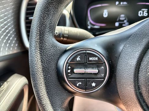 Used 2023 Kia Soul LX w/ LX Technology Package FWD image 21