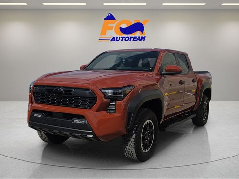 Certified 2025 Toyota Tacoma TRD Off-Road AWD/4WD image 1