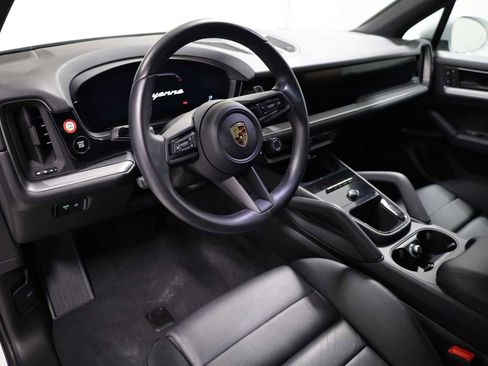Used 2024 Porsche Cayenne image 4