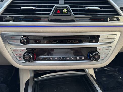 Used 2020 BMW 750i xDrive w/ Executive Package AWD/4WD image 51
