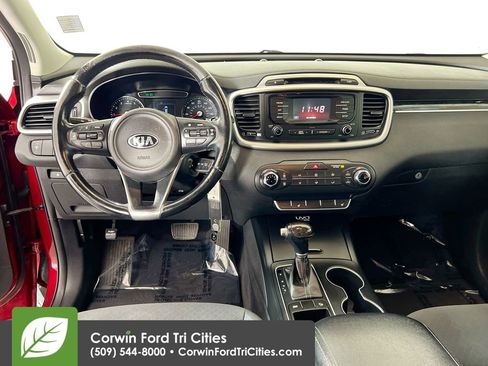 Used 2016 Kia Sorento LX w/ LX Convenience Package image 23