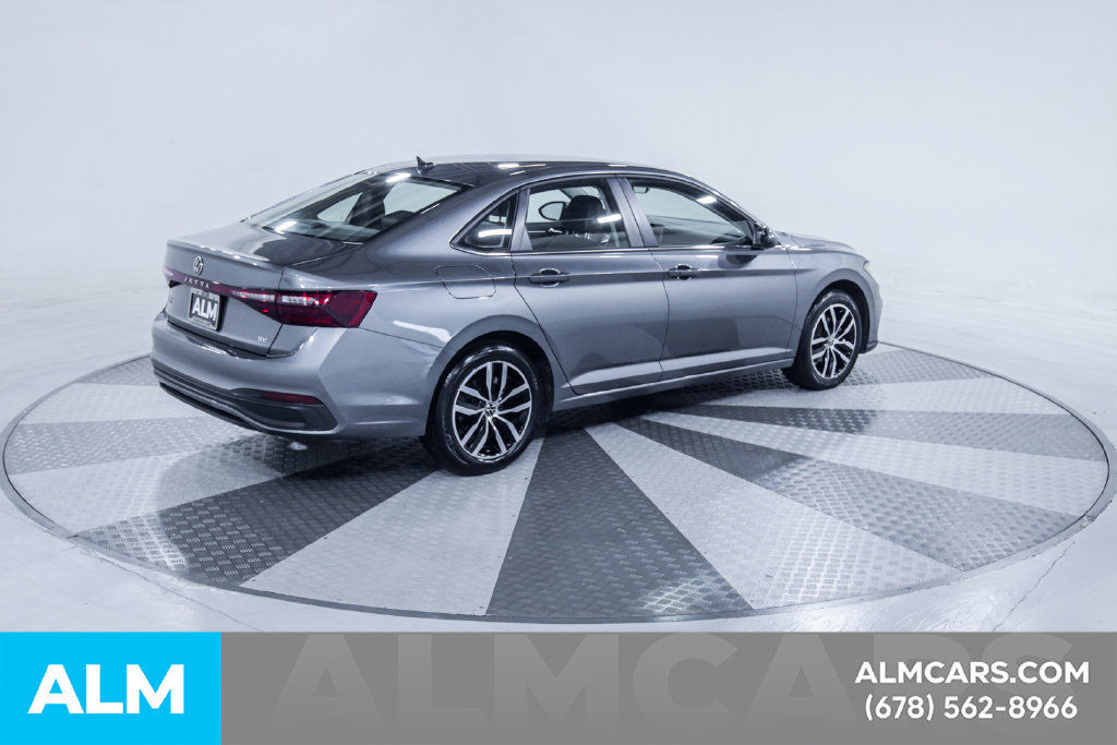 Used 2025 Volkswagen Jetta SE FWD image 10
