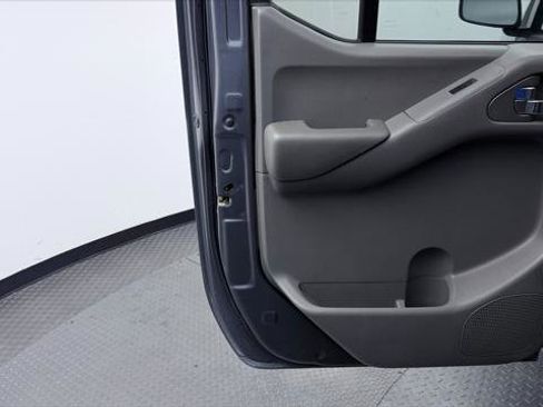 Used 2018 Nissan Frontier SV AWD/4WD image 13