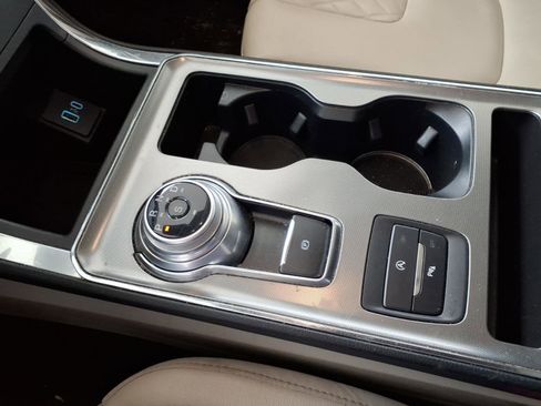 Used 2024 Ford Edge Titanium image 13