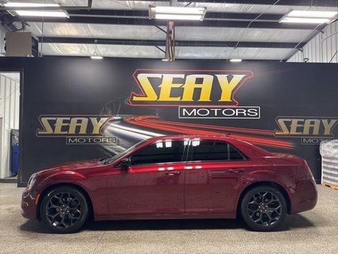 Used 2019 Chrysler 300 Touring w/ Sport Appearance Package image 3