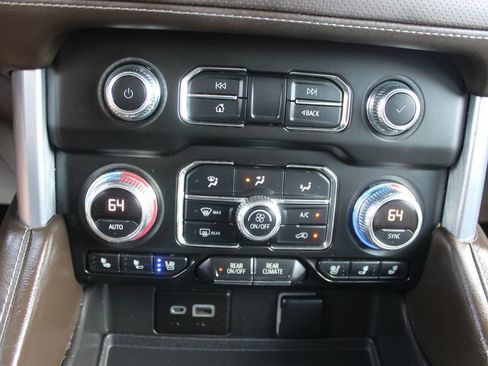 Used 2022 GMC Yukon XL SLT w/ SLT Premium Package RWD image 56