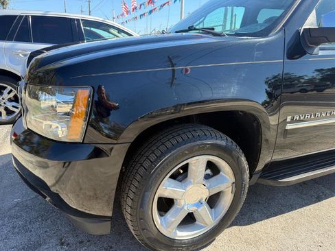Used 2009 Chevrolet Avalanche LTZ RWD image 16