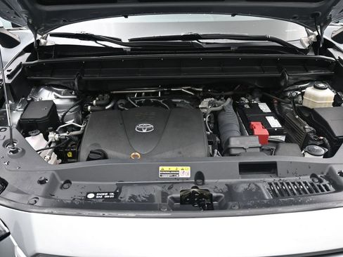 Used 2022 Toyota Highlander XLE image 14
