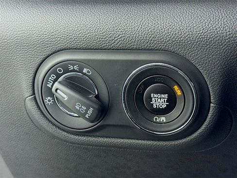 Used 2022 Maserati Levante Modena image 10