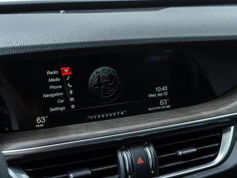 Used 2018 Alfa Romeo Stelvio Ti AWD/4WD image 16