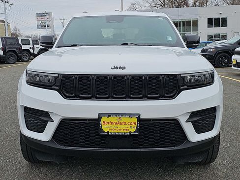 Used 2023 Jeep Grand Cherokee Altitude image 2