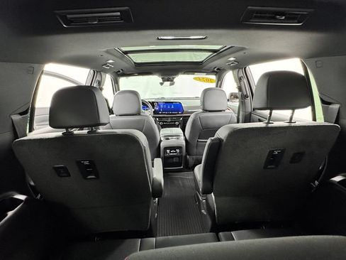 Used 2024 Chevrolet Traverse RS w/ LPO, Floor Liner Package AWD/4WD image 19