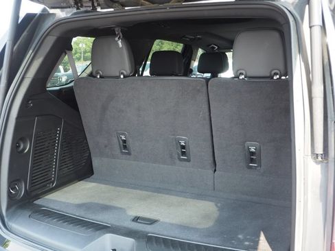 Used 2023 GMC Yukon SLT w/ SLT Premium Package AWD/4WD image 19