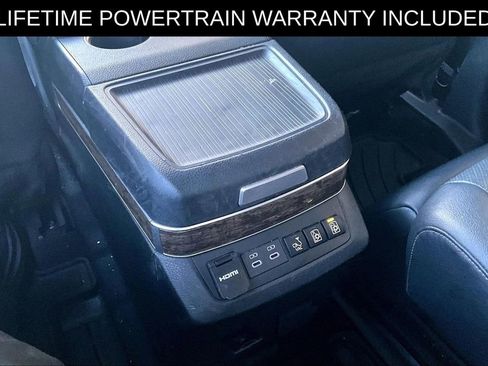 Used 2025 Toyota Sienna Platinum image 25