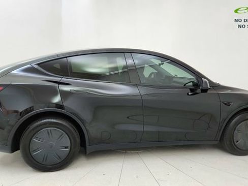 Used 2026 Tesla Model Y 2WD image 6