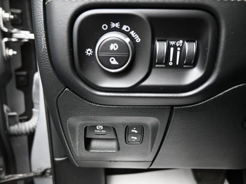 Used 2023 RAM 1500 Limited AWD/4WD image 12
