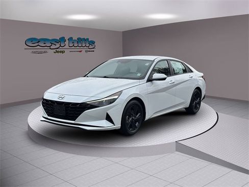 Used 2022 Hyundai Elantra SEL w/ Convenience Package image 6