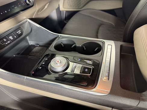 Used 2025 Kia Carnival EX FWD image 17