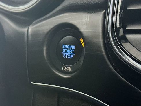 Used 2019 Jeep Grand Cherokee Limited image 27