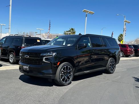 Used 2024 Chevrolet Suburban RST image 2