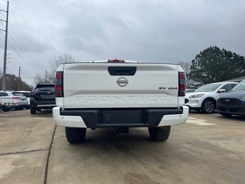 Used 2022 Nissan Frontier SV w/ Technology Package image 4