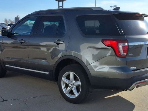 Used 2017 Ford Explorer XLT AWD/4WD image 5