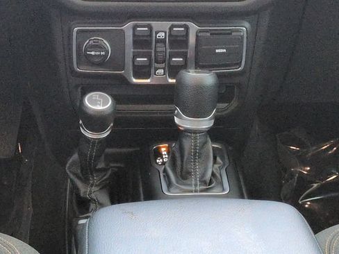 Used 2026 Jeep Gladiator Sport AWD/4WD image 19