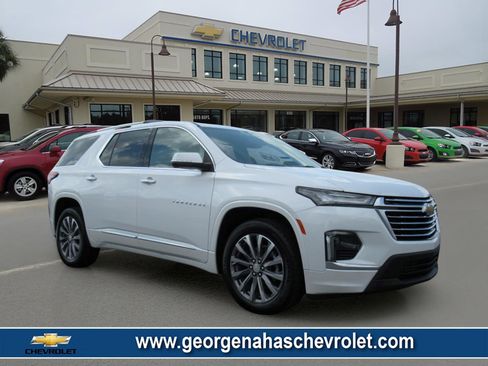 Used 2023 Chevrolet Traverse Premier FWD image 1