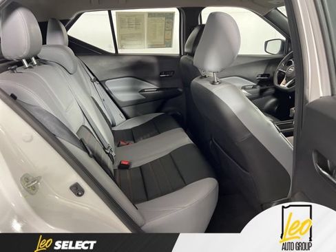 Used 2023 Nissan Kicks SR w/ SR Premium Package FWD image 15