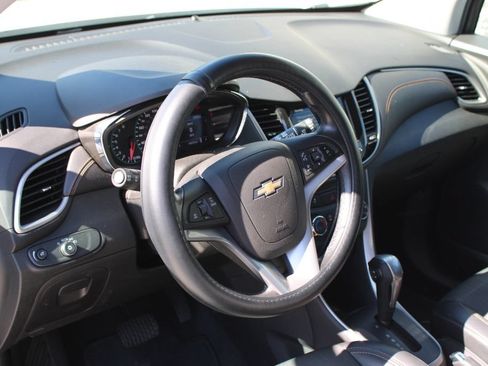Used 2019 Chevrolet Trax LT w/ LT Convenience Package FWD image 27