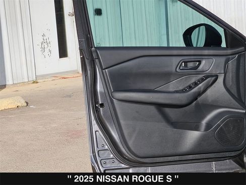 Used 2025 Nissan Rogue S image 15