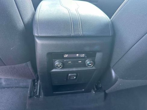 Used 2023 Chevrolet Traverse LT FWD image 12