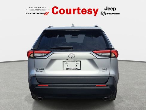 Used 2021 Toyota RAV4 XLE w/ Carpet Mat Package (TMS) image 2