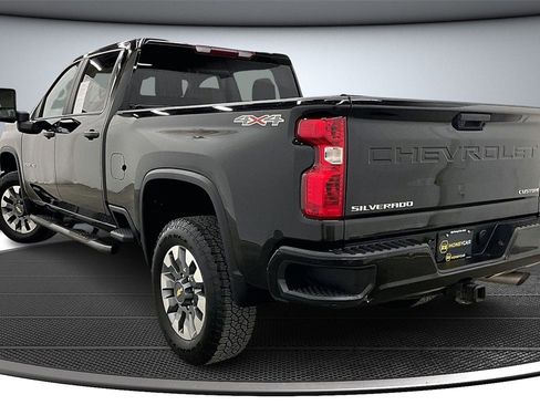 Used 2024 Chevrolet Silverado 2500 Custom image 4