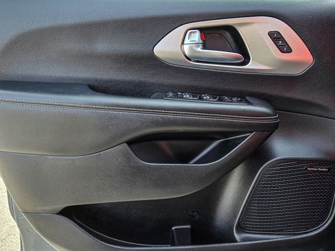 Used 2020 Chrysler Pacifica Limited w/ Quick Order Package 27H Red S image 13